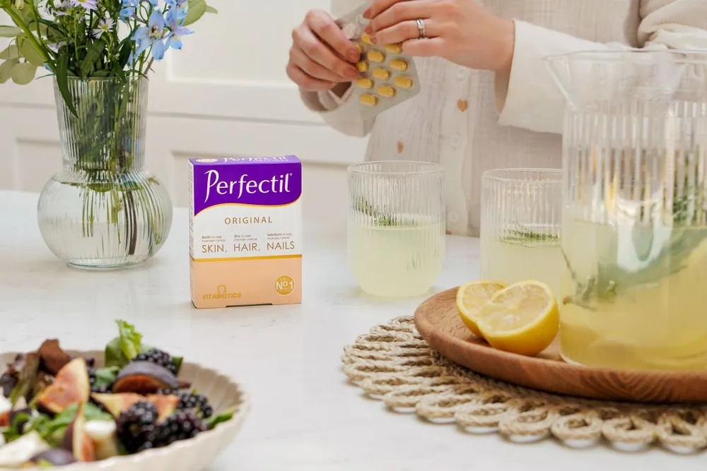 Zašto žene posle 40 sve češće biraju beauty suplemente, a ne samo kreme?