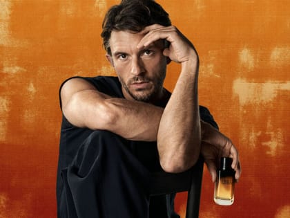 Jonathan Bailey o mirisima i samopouzdanju u novoj kampanji za Armani Beauty